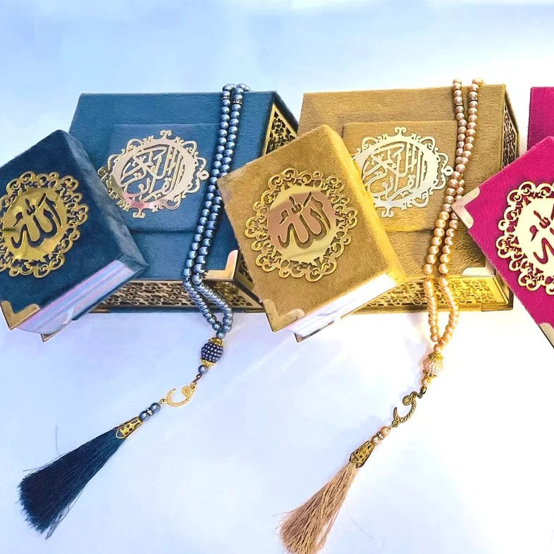 Aesthetic Mini Quran and pearl tasbih set in velvet box – perfect Islamic favor gift.