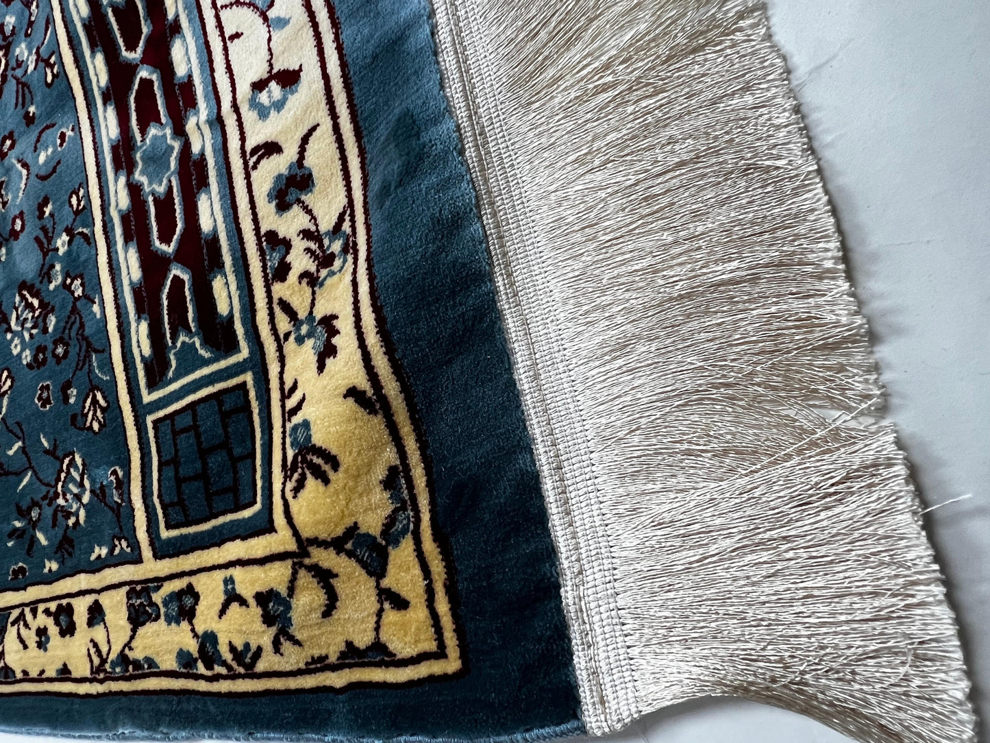 Ravza Patterned Woven Prayer Rug – Premium Soft Weave Design.