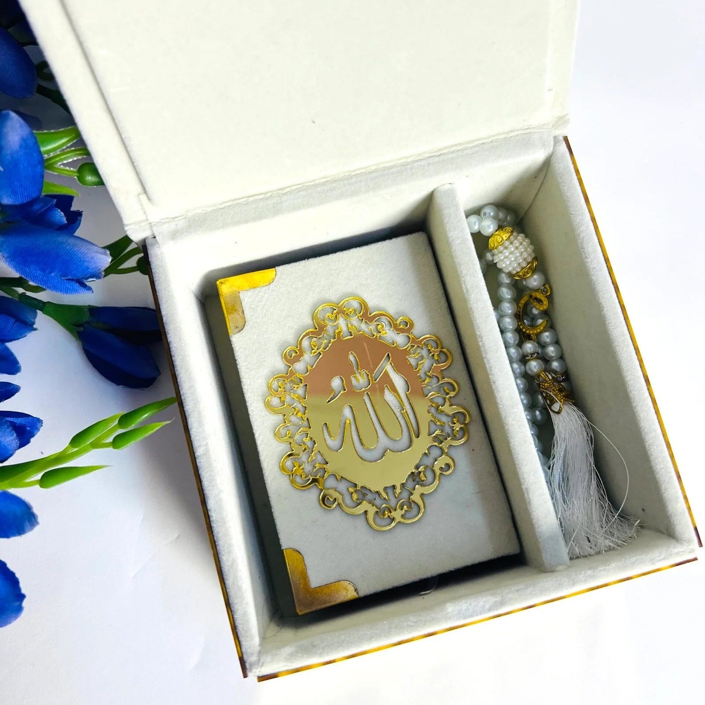 AI-HadayaMini pearl white Quran tasbih set in velvet box – perfect Islamic favor gift.