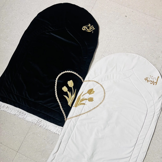 Personalised Couple Velvet Prayer Rug Set | Luxury Islamic Wedding & Nikah Gift | Black & White Rose Design