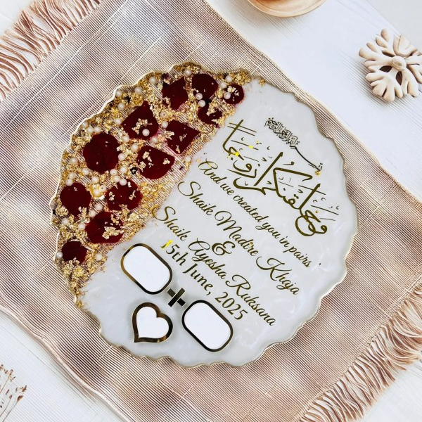 Handmade personalized wedding resin thumb tray for Nikah or engagement, featuring Quran verse “And We created you in pairs” (78:8), elegant Islamic wedding gift decor.