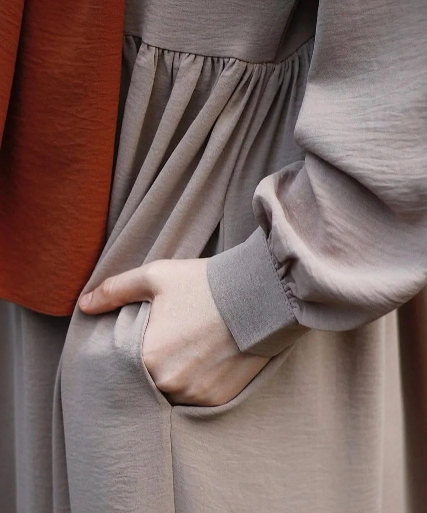 Designer Nida maxi abaya in matte finish with modern and traditional detailing.