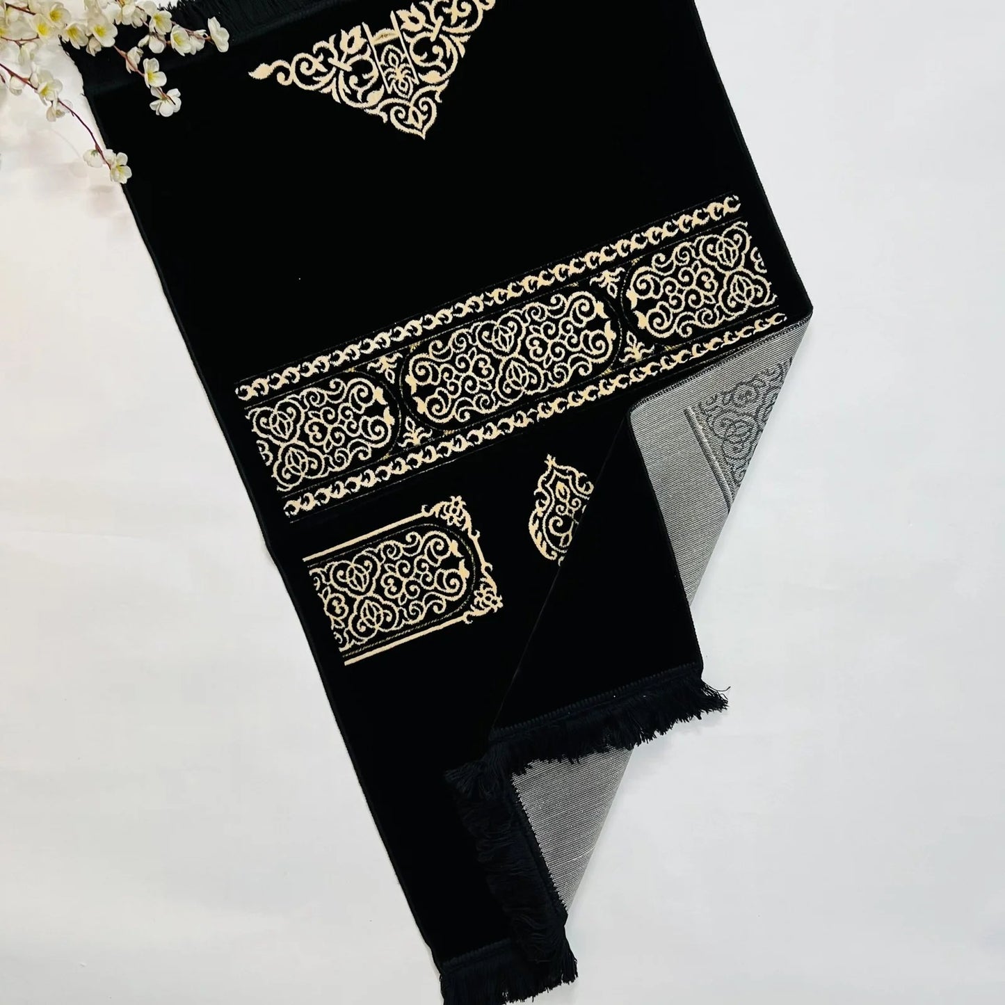 Luxury Islamic janamaz with braided tassels, made from soft woven chenille