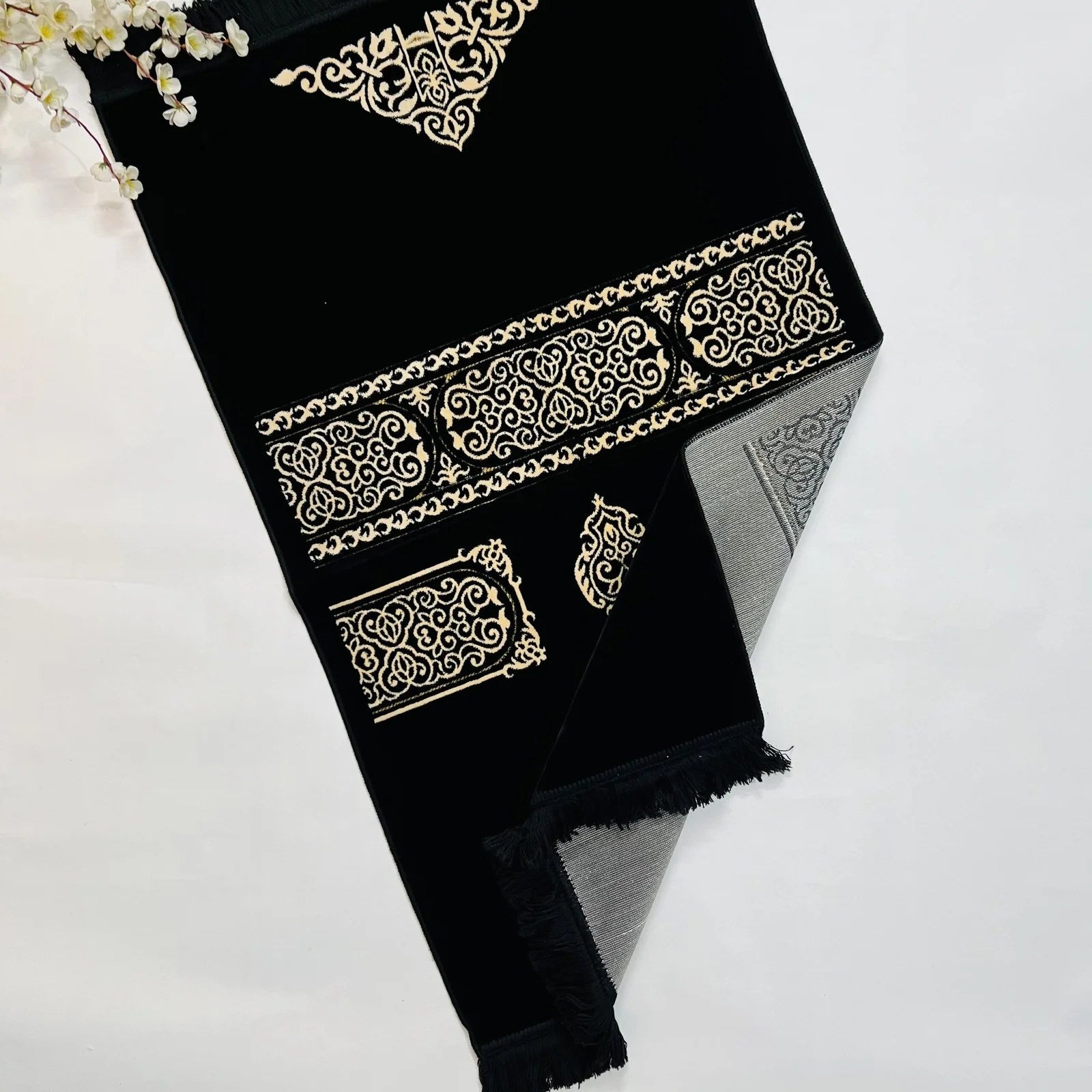 Luxury Islamic janamaz with braided tassels, made from soft woven chenille