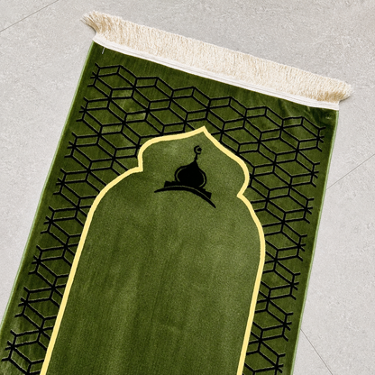 Green Turkish Prayer Mat | Elegant Janamaz | Luxury Islamic Prayer Rug