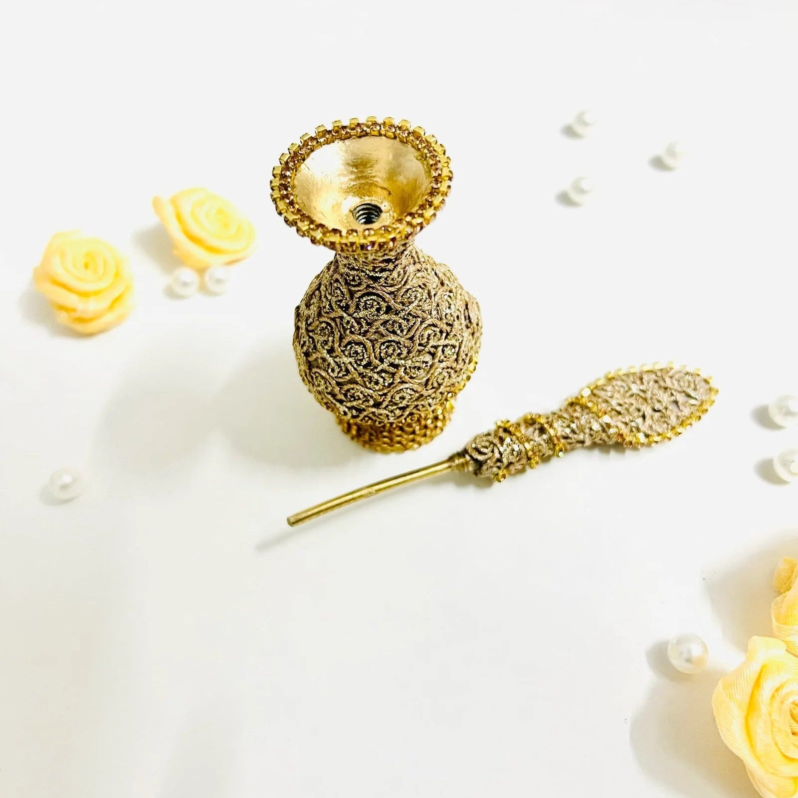 Zahra surmadani with vintage design, perfect for storing kohl or gifting.