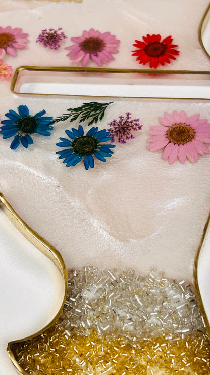 Premium Mixed Flower Resin Rehal – Handmade Quran Stand