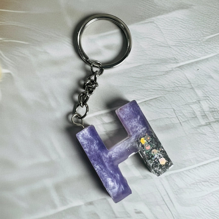 Premium Letter “H” Keychain – Elegant Personalized Accessory Resin art