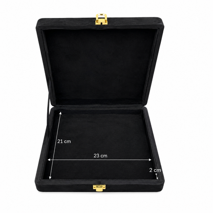 An open black velvet jewelry box with gold-tone latches, shown on a white background with overlaid dimension lines and measurements (21 cm height, 23 cm width, 2 cm depth).