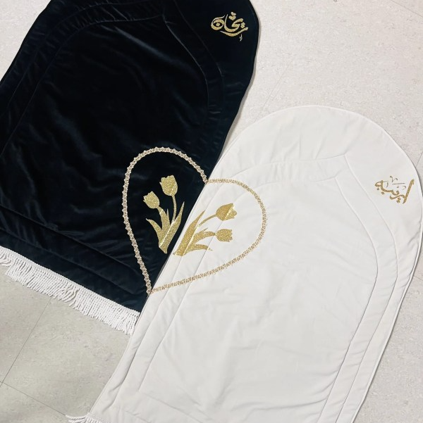 Elegant black and white velvet couple prayer rug set, personalised Islamic gift for weddings, Nikah, and anniversaries.
