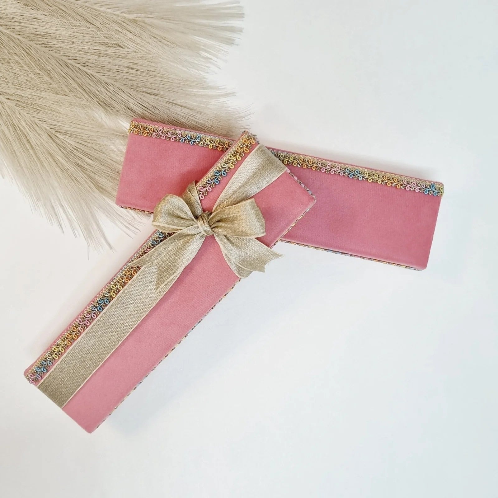 Elegant Islamic gift set featuring pastel pink velvet box, crystal prayer beads, and acrylic bookmark.