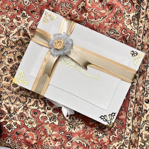 Luxury velvet Quran gift set with pearl-white box, rainbow Quran, Turkish prayer mat, pearl tasbih, and halal oud attar – perfect Islamic wedding and Eid gift.