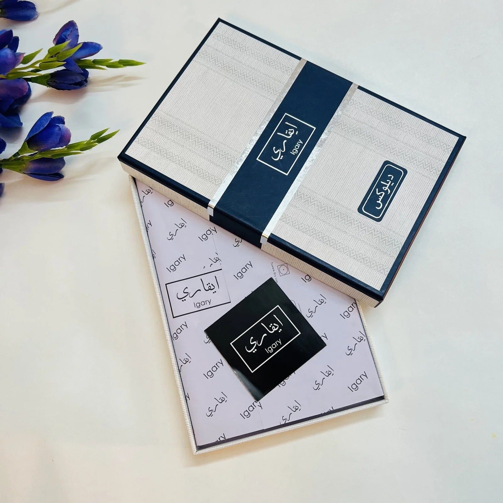 White Igary Kifaya men’s scarf made from soft cotton blend fabric.