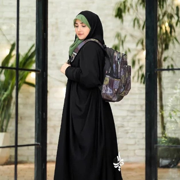 Elegant black abaya for girls featuring front zipper and modest design.