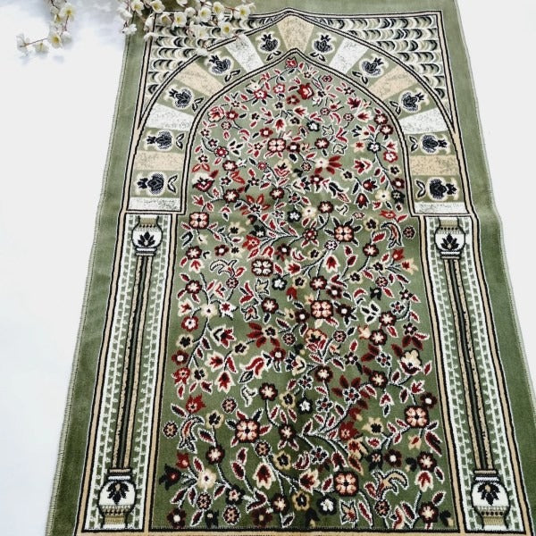 Handmade Turkish sajada for salah with soft velvet and tassels.