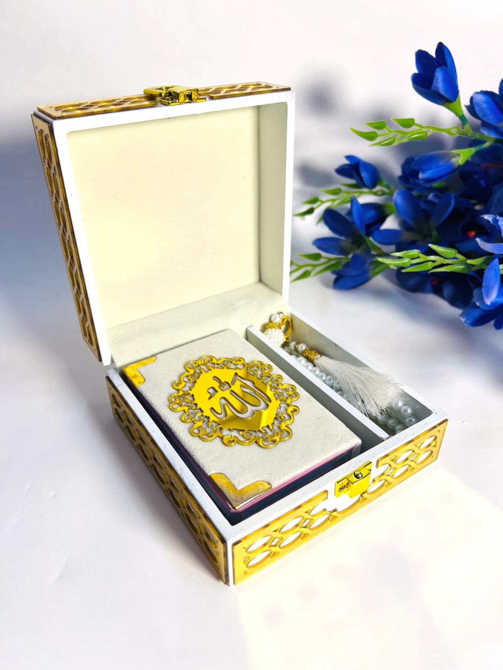 pearl white mini quran acrylic calligraphy with golden box