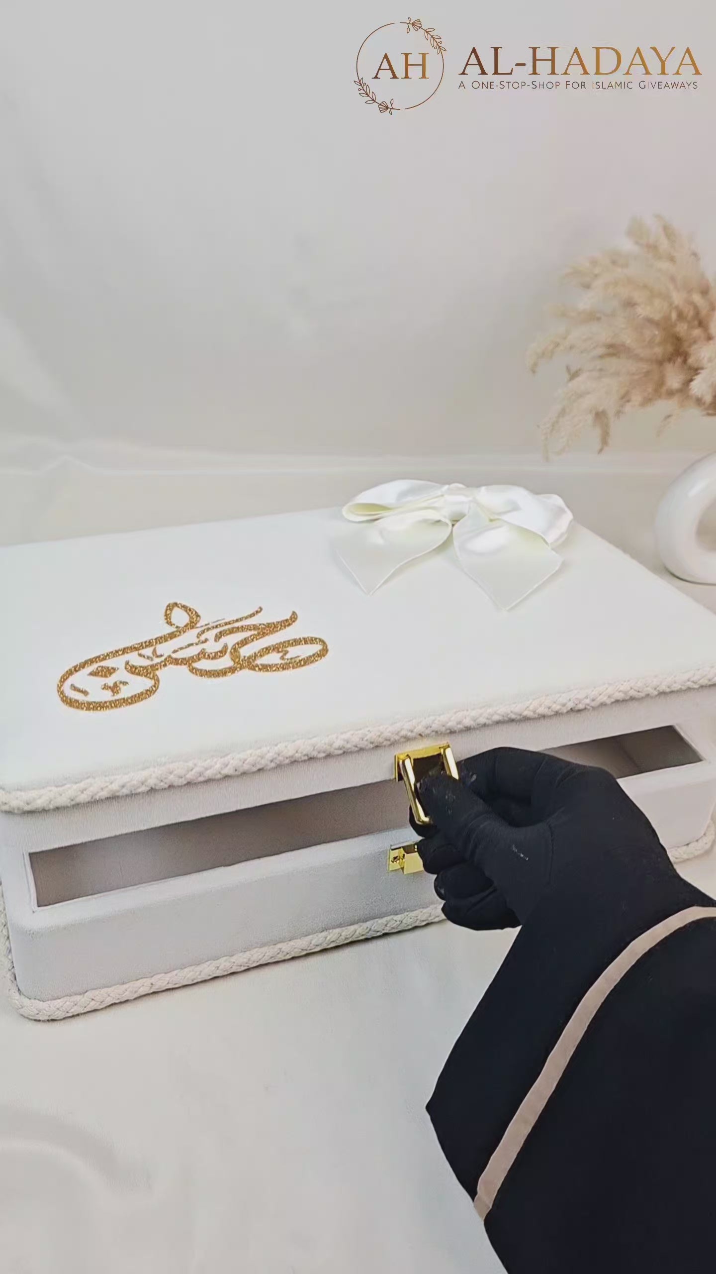 Classic White Quran Hamper with Rehal | Premium Velvet – AL-HADAYA